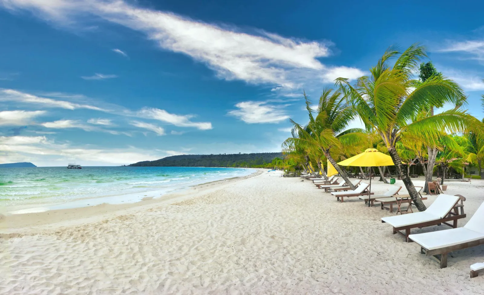 Plage de Koh Rong avec sable blanc et eau turquoise